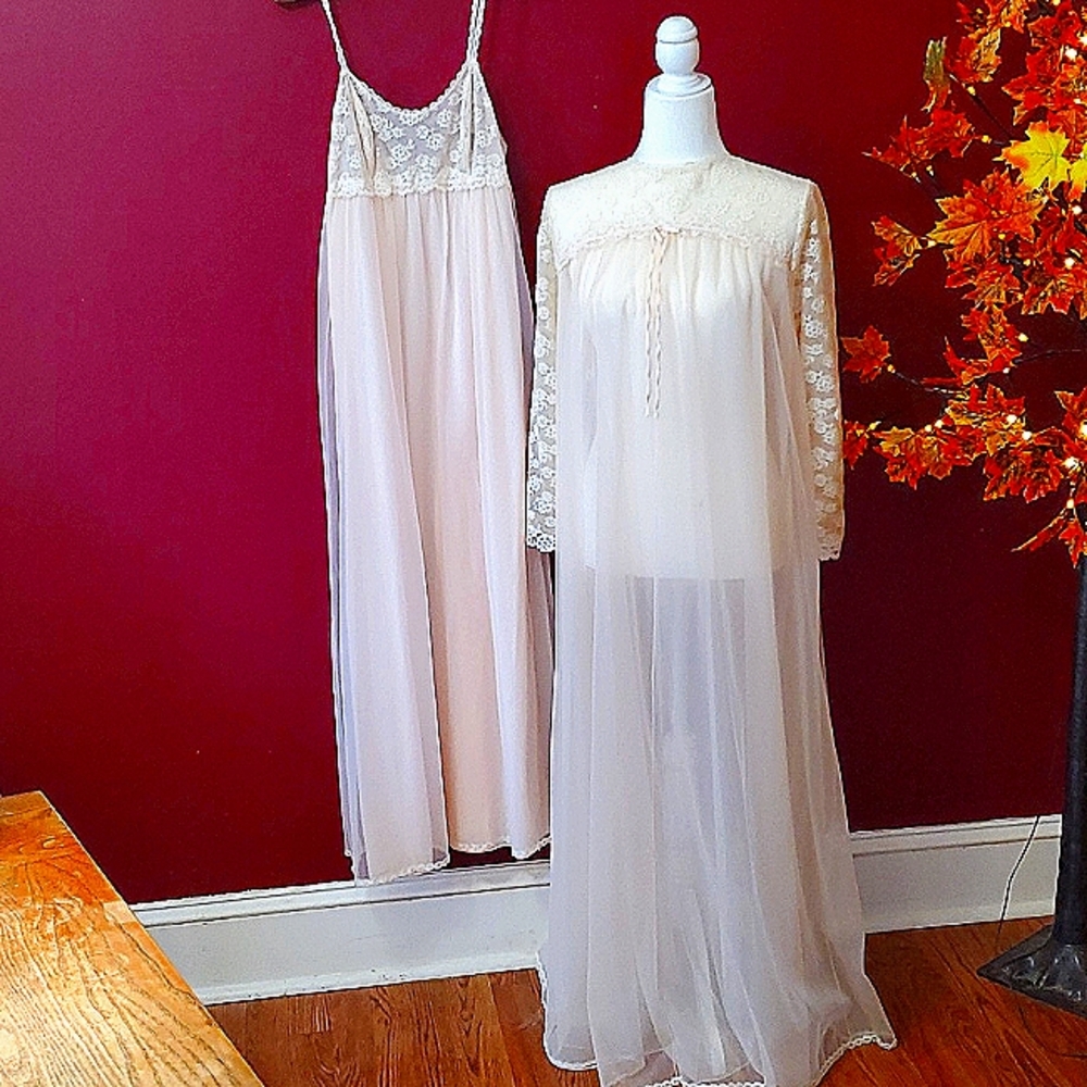 VTG Vanity Fair Peignoir Set Size 34 - Picture 13 of 13
